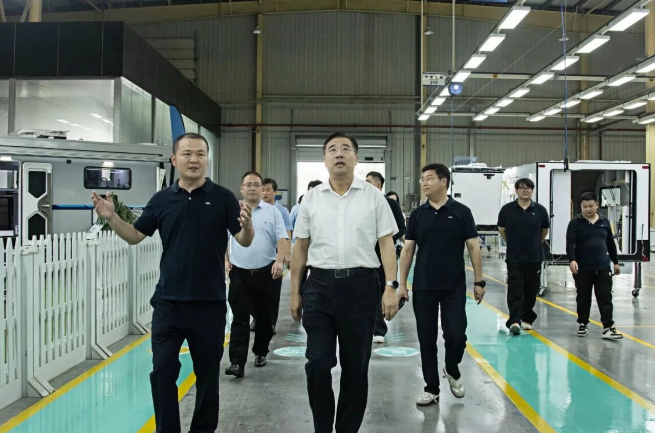 参观1.jpg